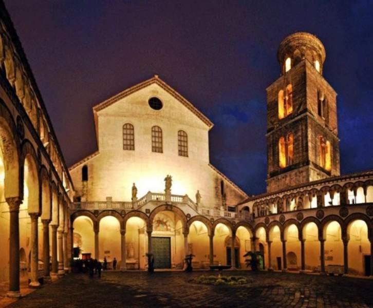 Oasi Al Centro Con Parcheggio Bed and Breakfast Salerno Eksteriør billede