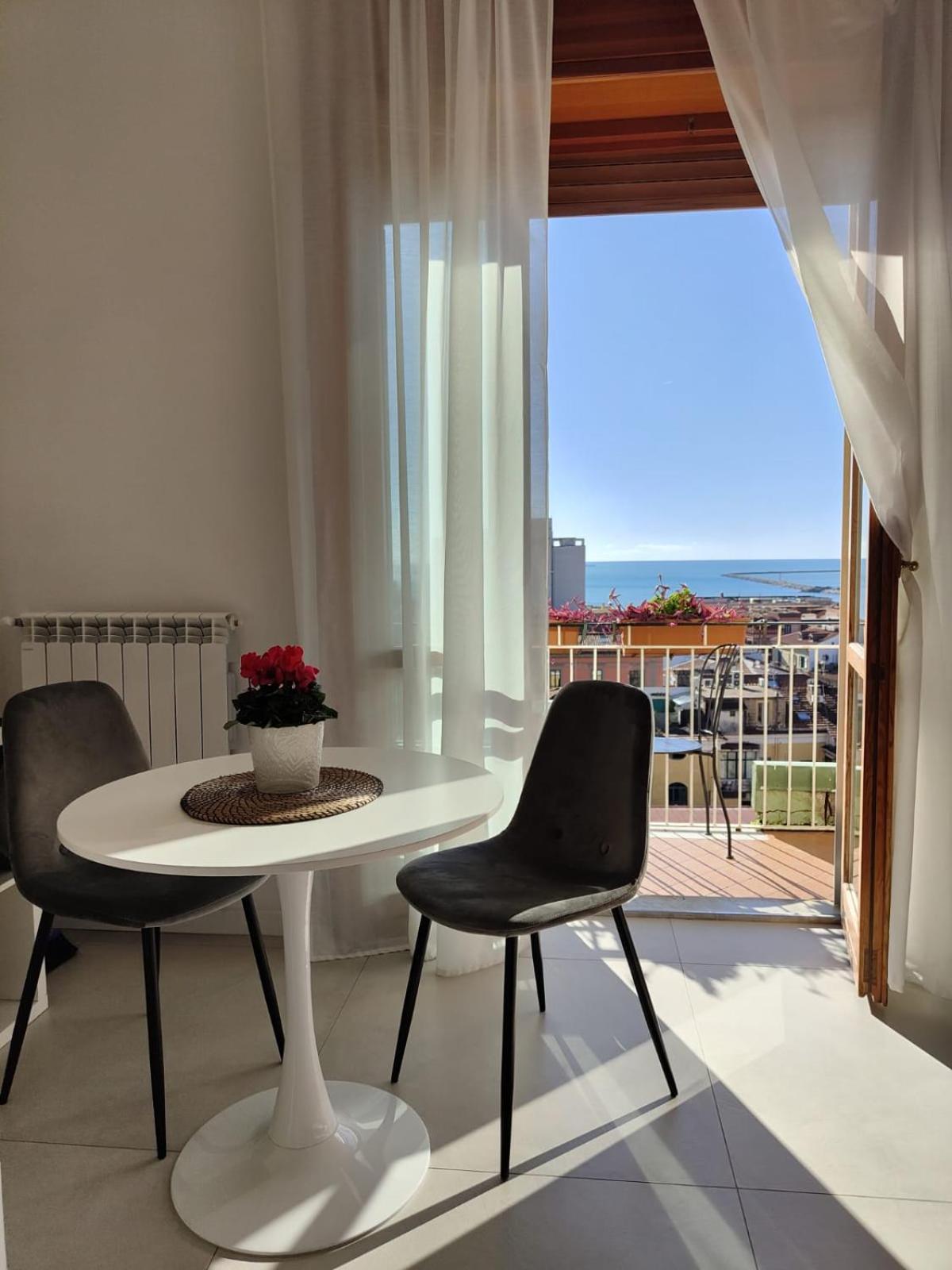 Oasi Al Centro Con Parcheggio Bed and Breakfast Salerno Eksteriør billede